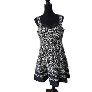 EUC Jones Wear Vine Pattern Black & White Sleeveless Fit & Flare Mini Dress, T74